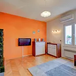 The Consists Of Two Bedrooms, A Bathroom, A Kitchen And A Living Appartamento *