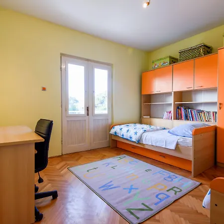 Appartamento The Consists Of Two Bedrooms, A Bathroom, A Kitchen And A Living *
