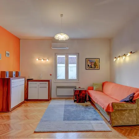 Appartement The Consists Of Two Bedrooms, A Bathroom, A Kitchen And A Living