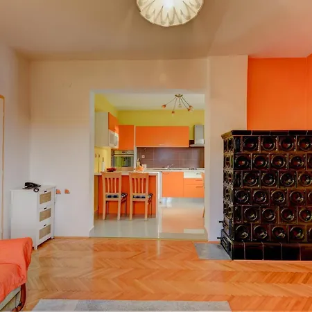 The Consists Of Two Bedrooms, A Bathroom, A Kitchen And A Living דירה *