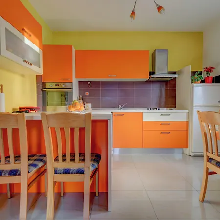 Apartamento The Consists Of Two Bedrooms, A Bathroom, A Kitchen And A Living Zadar